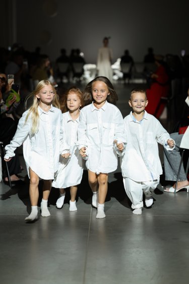 Фото 9 — Ukrainian Fashion Week SS27: ремесло, реконструкция и показ в укрытии