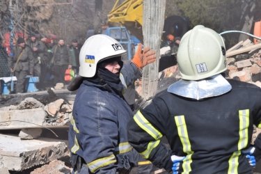 Фото 16 — Дев'ятеро людей загинули внаслідок російського ракетного удару по телевежі під Рівним (ФОТО)