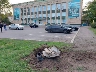 Фото 9 — В Николаеве в результате обстрела остановки транспорта погибли 3 и ранены 12 человек (ФОТО)