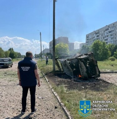 Фото 4 — Оккупанты ударили по городу в Харьковской области: пострадали более 30 человек, среди них есть дети