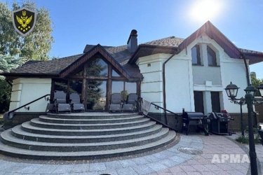 Фото 5 — Квартири, маєтки, земельні ділянки: для елітної нерухомості ексочільника МВС Захарченка шукають управителя (ФОТО)