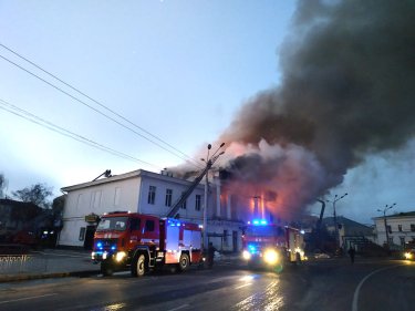 Фото 2 — В центре Полтавы горело старинное здание-памятник архитектуры: погиб человек (ФОТО, ВИДЕО)