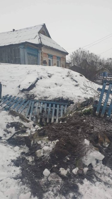 Фото 2 — Россияне нанесли 55 ударов по Сумской области: повреждены дома и школа (ФОТО)