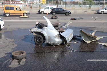 Фото 5 — В Киеве столкнулись Chevrolet и Skoda, четверо погибших (ФОТО, ВИДЕО)