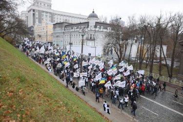 Фото 2 — Протестующие против РРО предприниматели устроили марш по центру Киева (ФОТО)