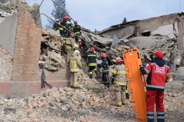 Фото 2 — Дев'ятеро людей загинули внаслідок російського ракетного удару по телевежі під Рівним (ФОТО)