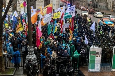 Фото 5 — Под Радой митинговали малые предприниматели, требуя отсрочки кассовых аппаратов на год (ФОТО, ВИДЕО)