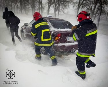 Фото 39 — Из-за непогоды в Украине заработал штаб по ликвидации ЧС на дорогах: самая проблемная - Одесская область (ФОТО)