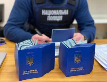 Фото 4 — Чиновники Одесского морпорта заочно продлевали документы моряков, чтобы тех не мобилизовали - полиция