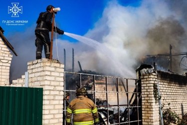 Фото 5 — Россияне обстреляли пригород Херсона: ранена женщина (ФОТО)