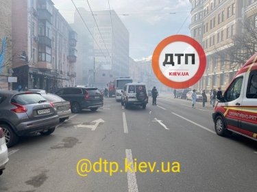 Фото 4 — В Киеве сгорел бар в историческом доме на Саксаганского: второй раз за шесть лет (ФОТО)