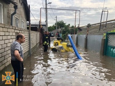 Фото 39 — Одессу накрыл мощнейший ливень, затопив основные магистрали (ФОТО, ВИДЕО)