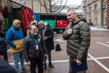 Фото 3 — Киев получил 16 генераторов и зарядные станции от словацких доноров