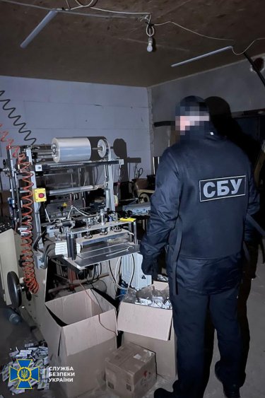 Фото 16 — СБУ по БЭБ обыскали производства контрафактных сигарет в двух областях: что нашли и как выглядят цеха (ФОТО)