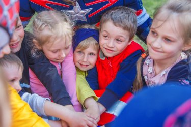 Фото 5 — Favbet Foundation почав передачу 5500 наборів канцелярії для дітей ВПО та військовослужбовців у рамках проєкту "Клуб супергероїв"