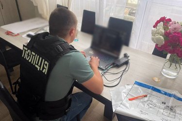 Фото 3 — В Хмельницком "накрыли" мошеннический колл-центр, воровавший криптовалюту у жителей Канады (ФОТО, ВИДЕО)