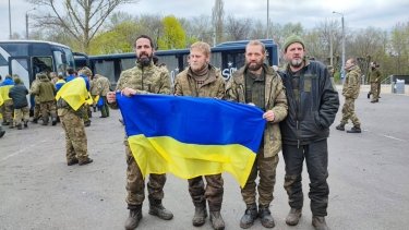 Фото 2 — Пасхальный обмен пленными: Украина вернула 130 защитников домой (ФОТО)