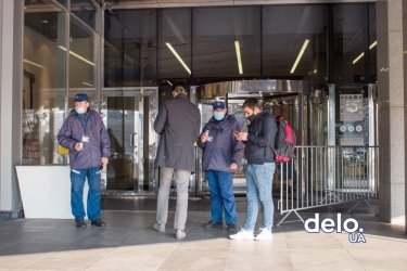 Фото 12 — "Вам тут чи із собою?". Як перевіряють COVID-сертифікати в ресторанах та ТРЦ "червоної" зони