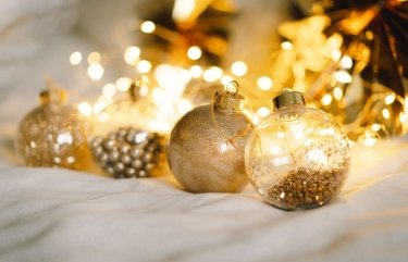 Фото 3 — Елка как с картинки: пошаговый гайд по украшению, сочетанию цветов и выбору игрушек