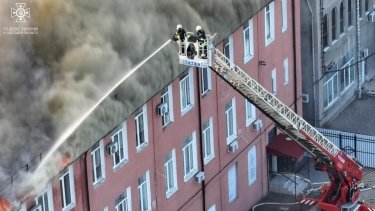 Фото 15 — В Одессе произошел масштабный пожар в здании завода сельхозмашин (ФОТО, ВИДЕО)