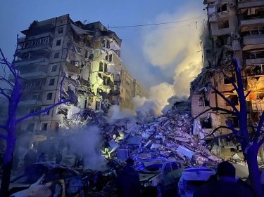 Фото 22 — В Днепре россияне ударили ракетой по многоэтажке - разрушили один подъезд, 12 человек погибли