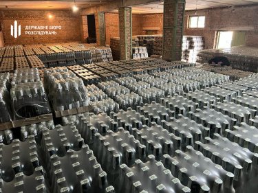 Фото 3 — В Полтаве поймали налоговика, "крышевавшего" нелегальное производство водки и настоек (ФОТО)