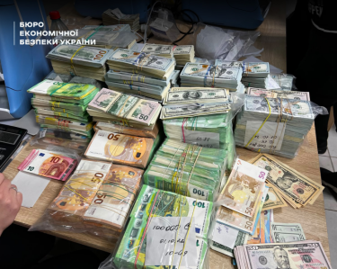 Фото 2 — 630 миллионов наличными: БЭБ разоблачило гигантскую сеть нелегальных обменников