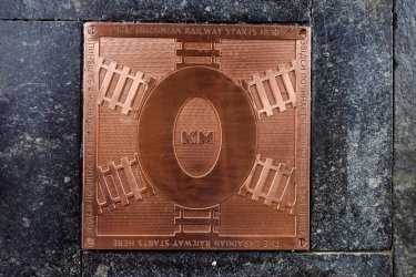 Фото 2 — "Залізна українізація": філії "Укрзалізниці" позбудуться застарілих назв, а нульовий кілометр тепер у Києві