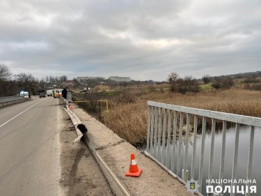 Фото 11 — В Николаевской области автомобиль вылетел с моста в реку: погибли пять человек (ФОТО)