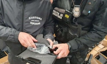 Фото 3 — Румынские пограничники поймали украинца на контрабанде 2850 пистолетов (ФОТО, ВИДЕО)