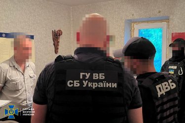 Фото 3 — В Киеве задержали "частного детектива" и полицейского, которые следили за людьми и "сливали" их персональные данные