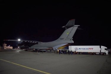 Фото 5 — В Украину прилетел самолет с тестами на коронавирус и масками: сколько чего — не сообщают
