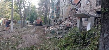 Фото 2 — Россияне разрушили жилой дом в Бахмуте