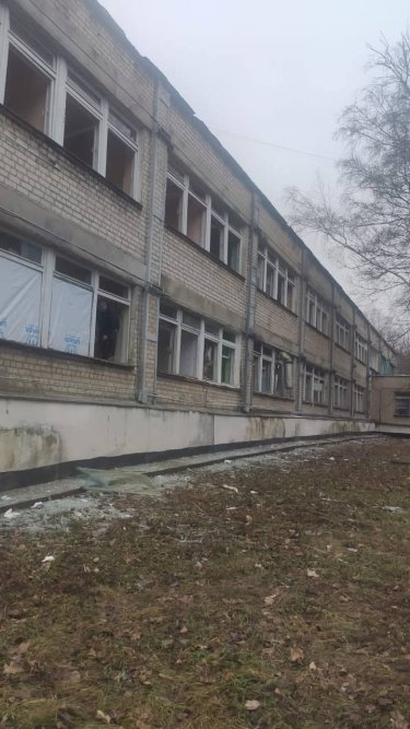Фото 2 — Оккупанты ударили по больнице на Харьковщине: ранен фельдшер (ФОТО)