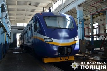 Фото 6 — В Киеве вагоноремонтный завод поймали на закупке неработающего освещения для электричек (ФОТО)