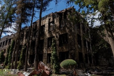 Фото 3 — РФ вдарила по Сумському держуніверситету: пошкоджено шість корпусів, вибито вікна (ФОТО)