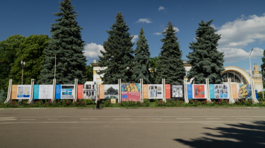 Фото 3 — На локациях ВДНГ все лето будут появляться работы молодых украинских художников (ФОТО)