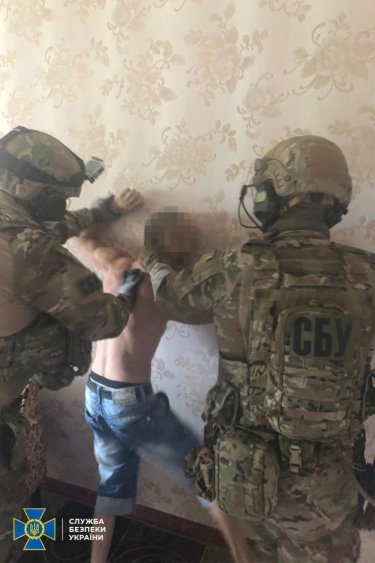 Фото 2 — СБУ заявила о поимке шпиона, передававшего в Россию военные секреты (ВИДЕО)