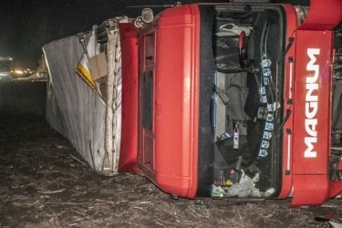 Фото 3 — Кошмарное ДТП под Киевом: фура разорвала легковушку, погибли три человека (ФОТО, ВИДЕО)