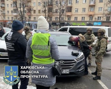 Фото 6 — У Харкові на вулиці спіймали "авторитетного" рекетира, що вимагав у бізнесмена $250 тисяч (ФОТО, ВІДЕО)