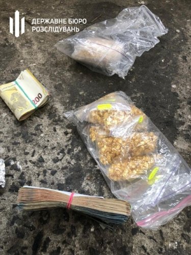 Фото 4 — Двух сотрудников посольства Украины в Польше поймали на контрабанде сигарет на 1,5 млн грн