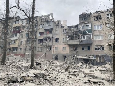 Фото 3 — В Славянске в результате ракетного обстрела частично разрушена пятиэтажка: погибло восемь человек (ФОТО, ВИДЕО)