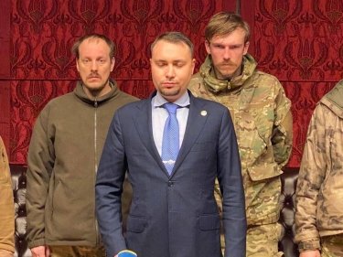 Фото 17 — Україна обміняла 200 захисників на Медведчука, ще 5 командирів з "Азовсталі" - на 55 військових РФ