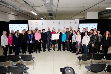 Фото 2 — Япония и ПРООН передали Минсоцполитики 200 электроскутеров для соцработников