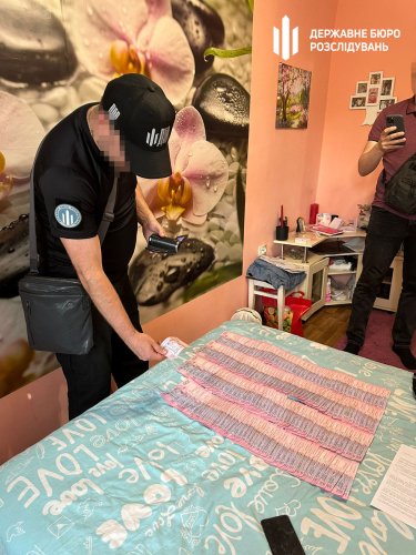 Фото 4 — На Кіровоградщині податківиць викрили на вимаганні від бізнесу хабарів за розблокування накладних (ФОТО, ВІДЕО)