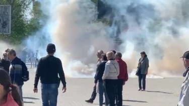 Фото 2 — У Херсоні окупанти сльозогінним газом та світлошумовими шашками розігнали проукраїнський мітинг (ВІДЕО)