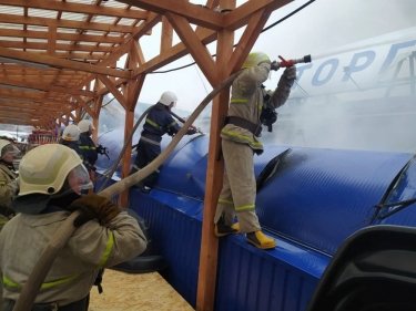 Фото 6 — В Первомайске ликвидировали масштабный пожар в "Эпицентре" (ФОТО, ВИДЕО)
