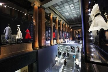 Фото 2 — Dior привез в Москву 110 платьев