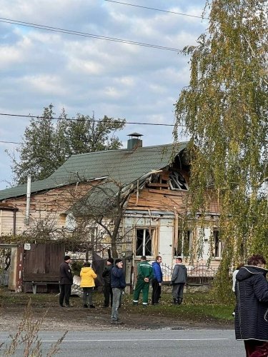 Фото 11 — В Сумской области обстрелами повреждены жилые дома, агропредприятие и вокзал в Ворожбе (ФОТО)