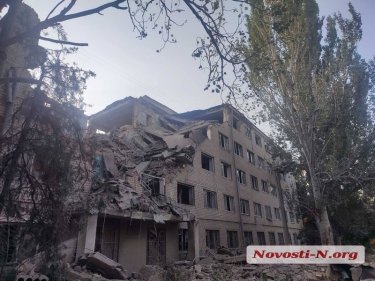 Фото 3 — В Николаеве российским обстрелом разрушено общежитие (ФОТО, ВИДЕО)